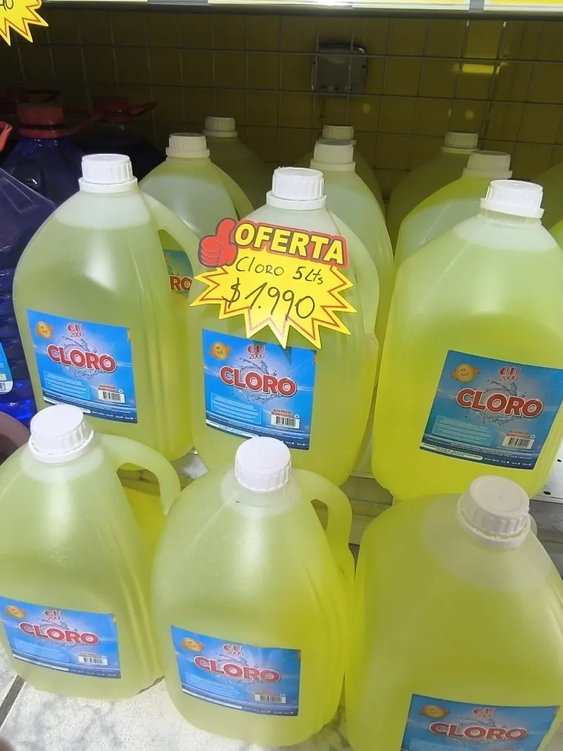 Bidones de cloro de 5 litros