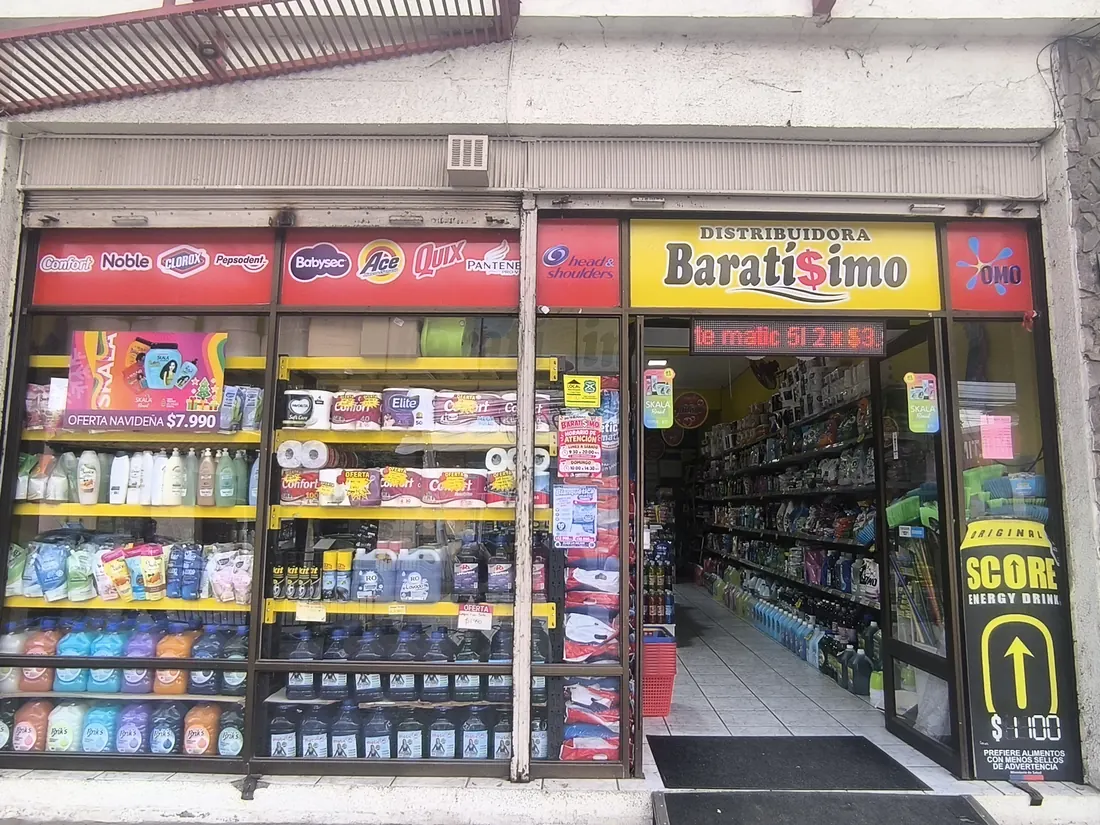 Fachada y entrada del local de Distribuidora Baratísimo